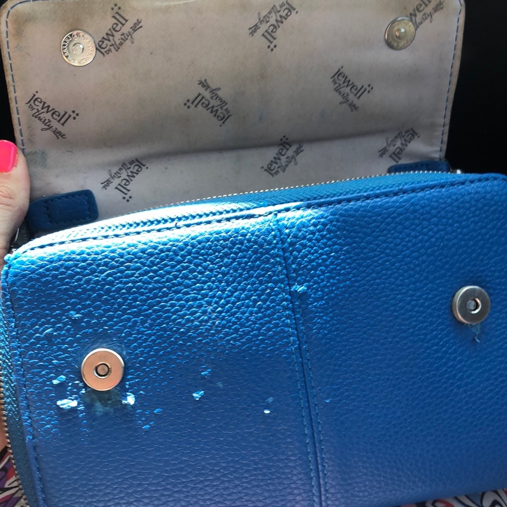 Women’s crossbody small purse 💙💲 - Picture 2 of 3